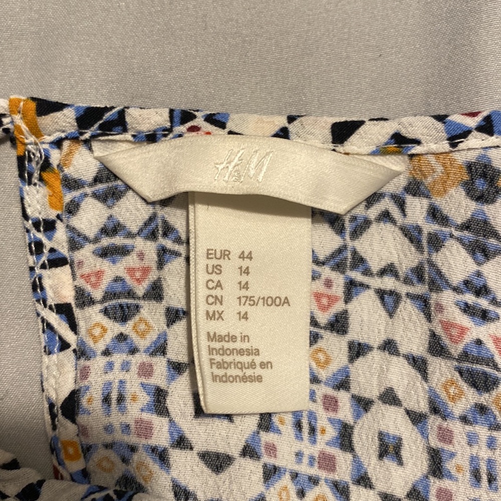 Patterned Blouse - Picture 4 of 4